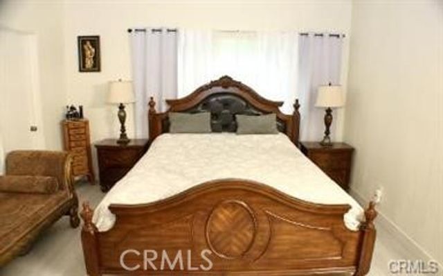 21015 Gresham, Canoga Park, CA 91304