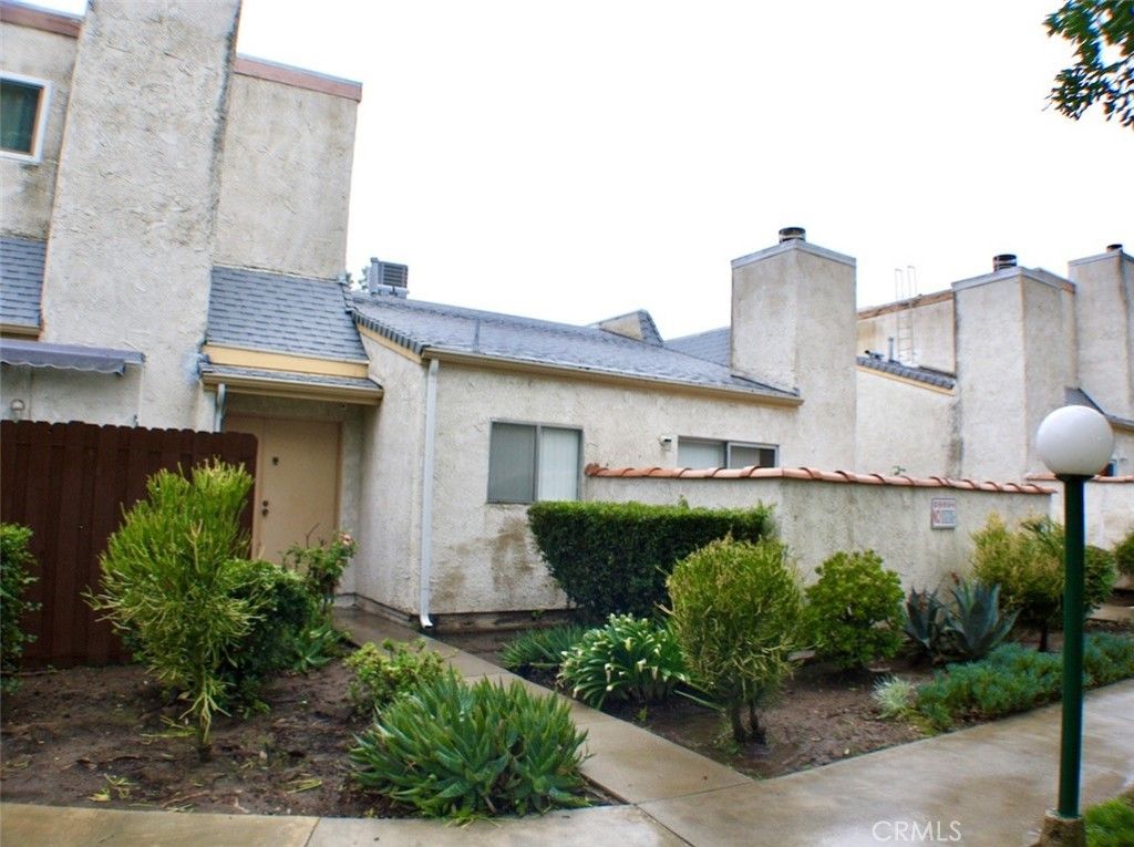21015 Gresham, Canoga Park, CA 91304