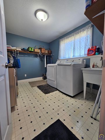 1525 SW Village DR, Topeka, KS 66604