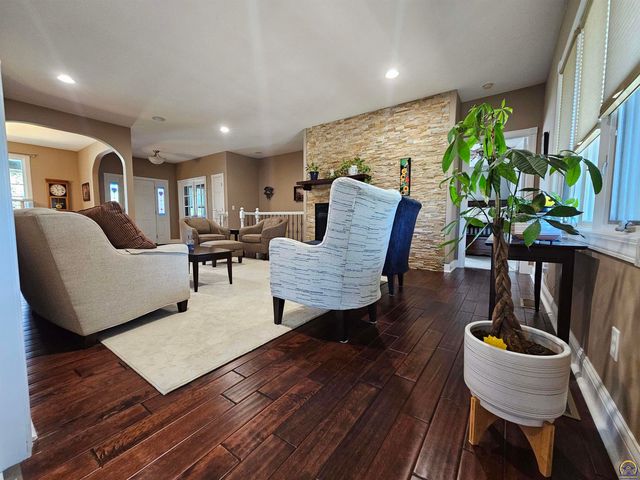 1525 SW Village DR, Topeka, KS 66604