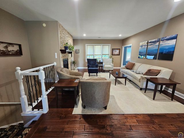 1525 SW Village DR, Topeka, KS 66604