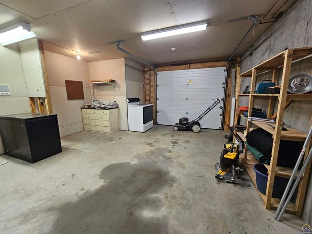 1525 SW Village DR, Topeka, KS 66604