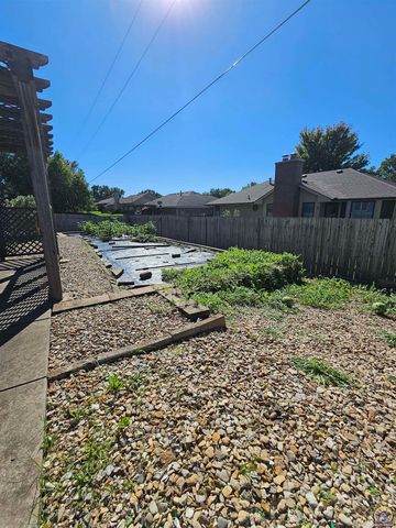 1525 SW Village DR, Topeka, KS 66604