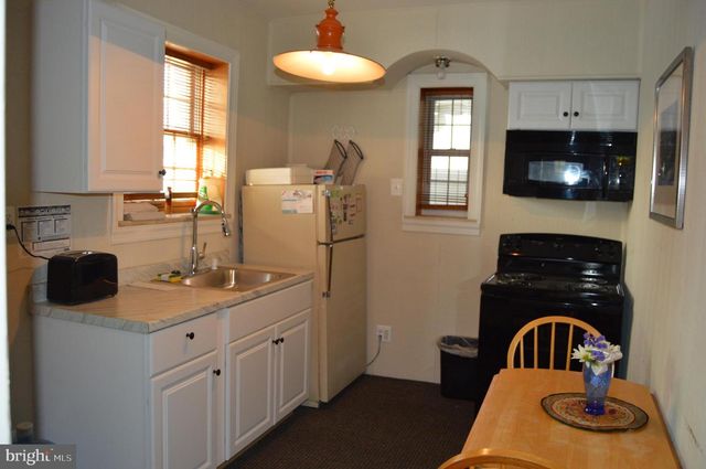 402 CRAIN HWY N, Glen Burnie, MD 21061