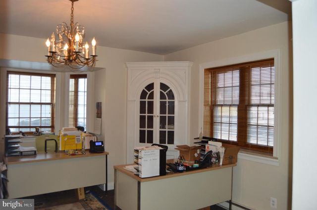 402 CRAIN HWY N, Glen Burnie, MD 21061