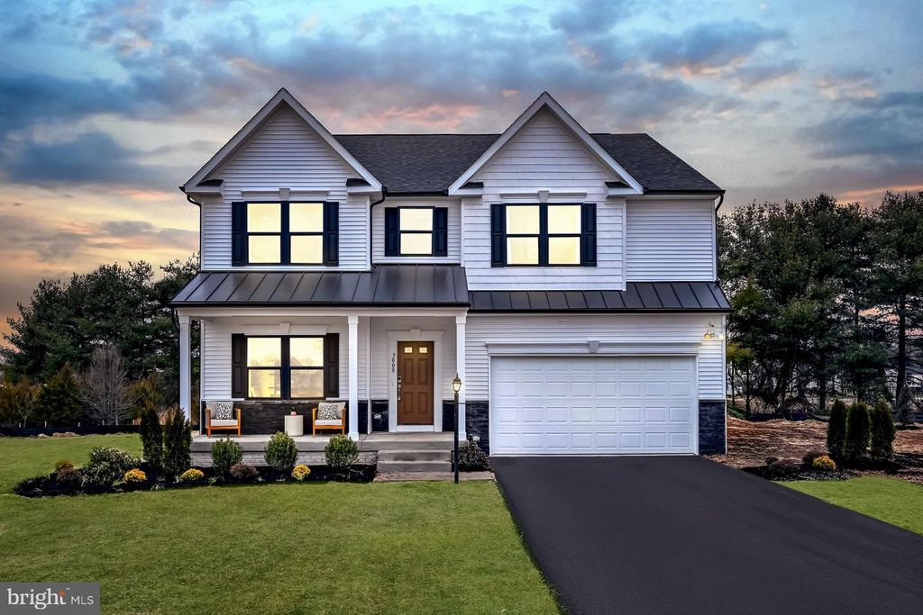 10 FREEMAN ST, Ranson, WV 25438