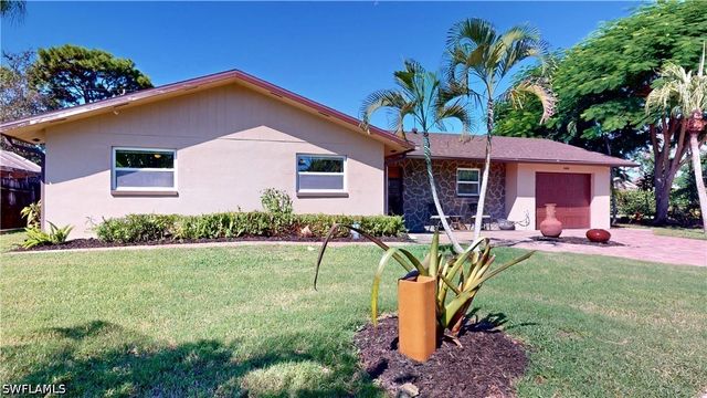 27514 Playa Del Rey LN, Bonita Springs, FL 34135