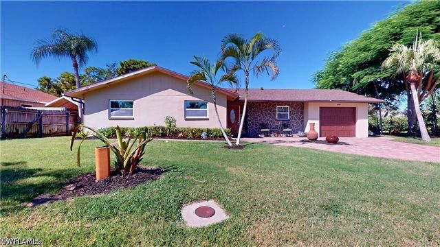 27514 Playa Del Rey LN, Bonita Springs, FL 34135