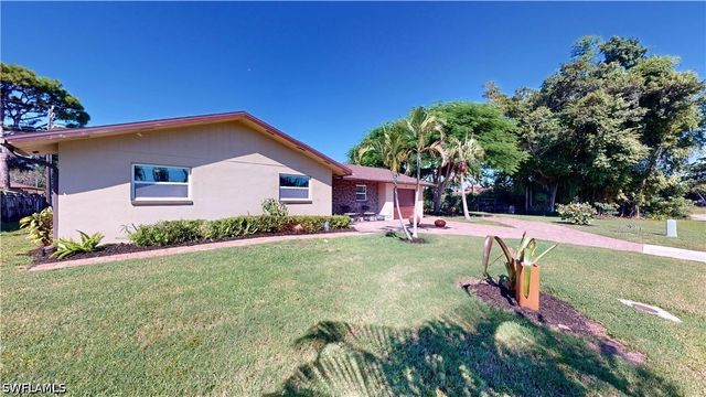 27514 Playa Del Rey LN, Bonita Springs, FL 34135