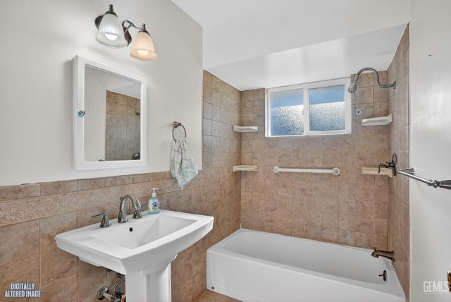 6117 Euclid Avenue, Bakersfield, CA 93308