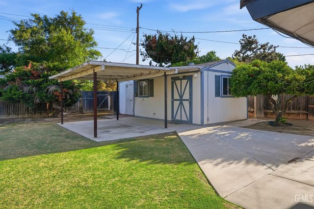 6117 Euclid Avenue, Bakersfield, CA 93308