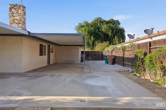 6117 Euclid Avenue, Bakersfield, CA 93308