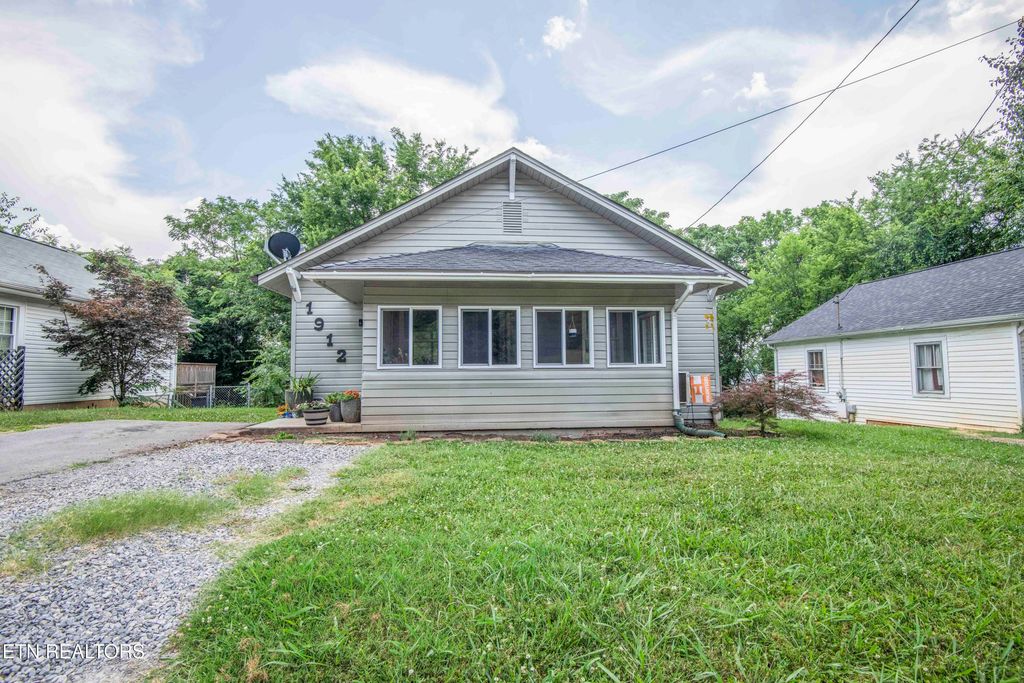 1912 Hoitt Ave, Knoxville, TN 37917