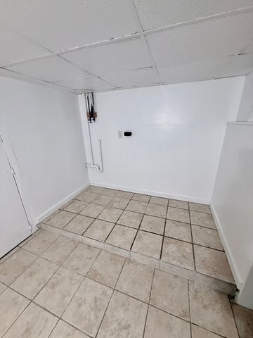 117 Coburn St 1, Lowell, MA 01850