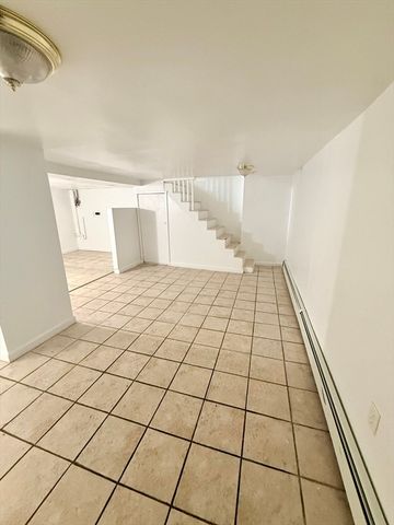 117 Coburn St 1, Lowell, MA 01850