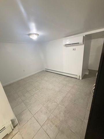 117 Coburn St 1, Lowell, MA 01850