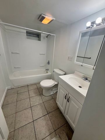 117 Coburn St 1, Lowell, MA 01850