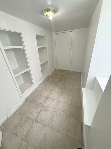 117 Coburn St 1, Lowell, MA 01850