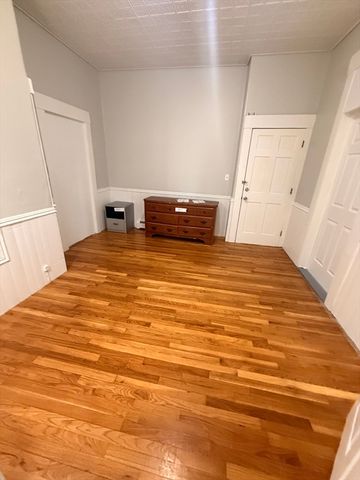 117 Coburn St 1, Lowell, MA 01850