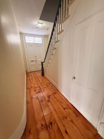 117 Coburn St 1, Lowell, MA 01850