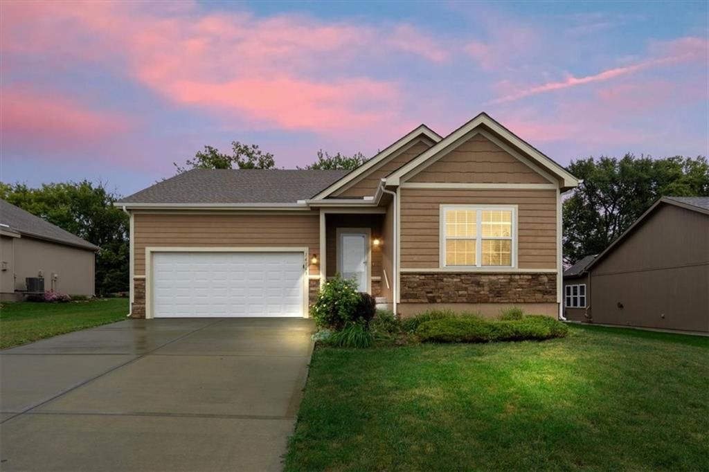 14163 S Landon Street, Olathe, KS 66061