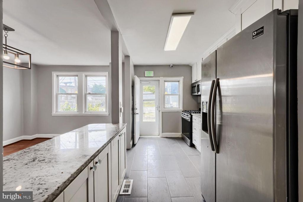 Image 10 of property listing at 1014 LYNDHURST ST, Baltimore, MD 21229