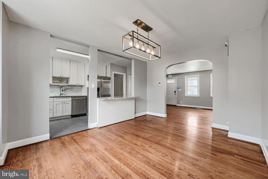 Image 11 of property listing at 1014 LYNDHURST ST, Baltimore, MD 21229