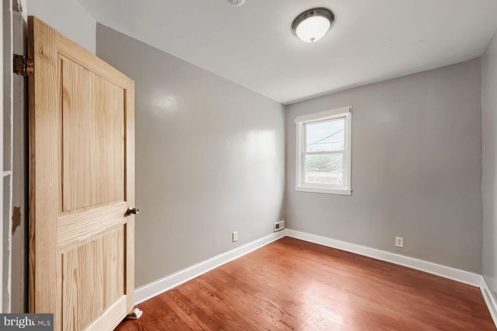Image 17 of property listing at 1014 LYNDHURST ST, Baltimore, MD 21229