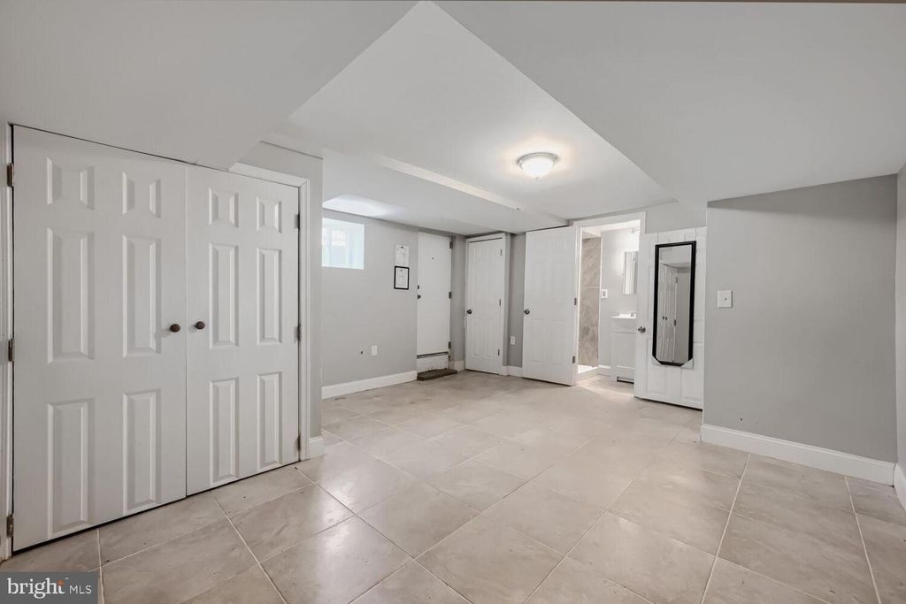 Image 19 of property listing at 1014 LYNDHURST ST, Baltimore, MD 21229