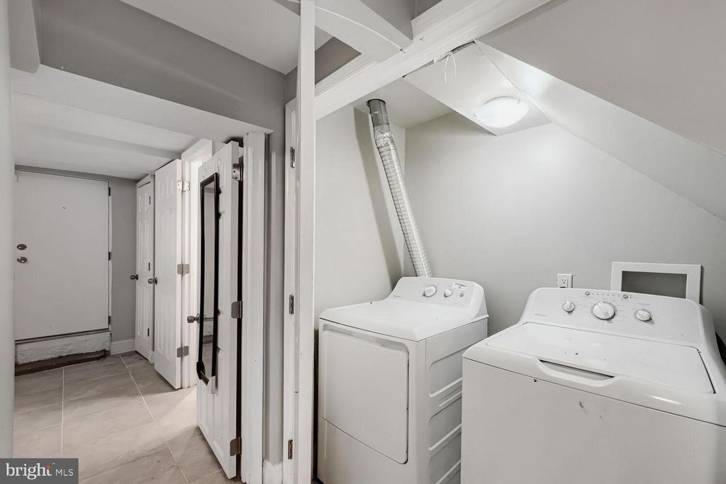 Image 26 of property listing at 1014 LYNDHURST ST, Baltimore, MD 21229
