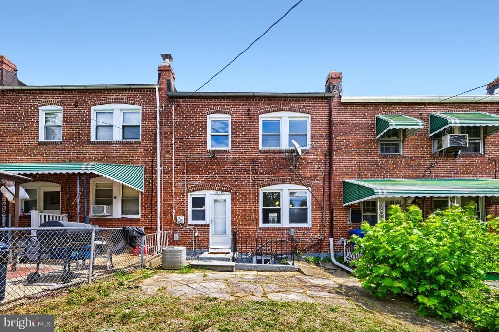 Image 28 of property listing at 1014 LYNDHURST ST, Baltimore, MD 21229