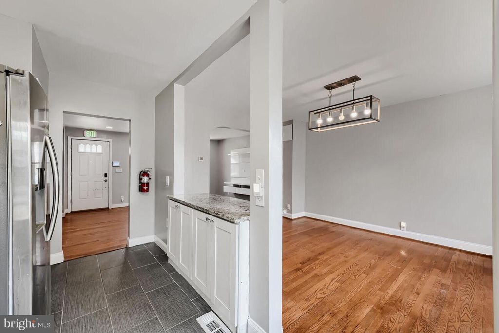 Image 9 of property listing at 1014 LYNDHURST ST, Baltimore, MD 21229