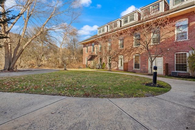 12 Brookside Rd 28, Westford, MA 01886