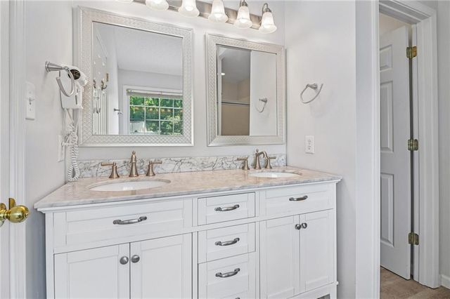 105 Woodbrooke Court, Fayetteville, GA 30214