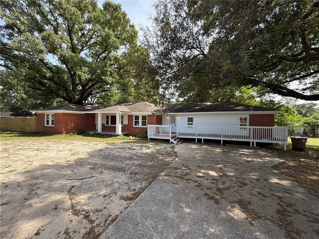 5011 Highcrest Drive, Mobile, AL 36693