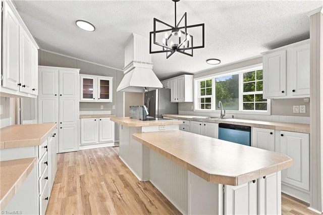 1200 Blue Ridge Lane, Sandy Ridge, NC 27046