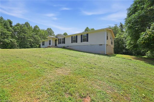 1200 Blue Ridge Lane, Sandy Ridge, NC 27046