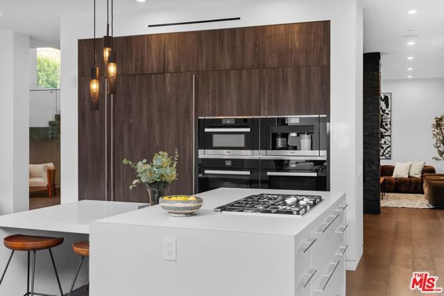 1609 N Stanley Avenue, Los Angeles, CA 90046