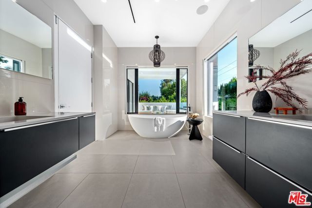 1609 N Stanley Avenue, Los Angeles, CA 90046