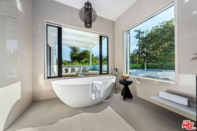 1609 N Stanley Avenue, Los Angeles, CA 90046