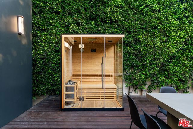 1609 N Stanley Avenue, Los Angeles, CA 90046