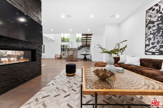 1609 N Stanley Avenue, Los Angeles, CA 90046