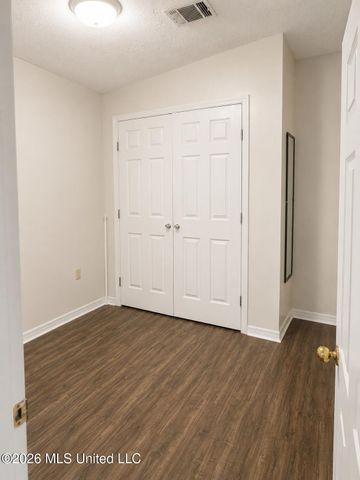 517 E Olympic Drive, Flowood, MS 39232