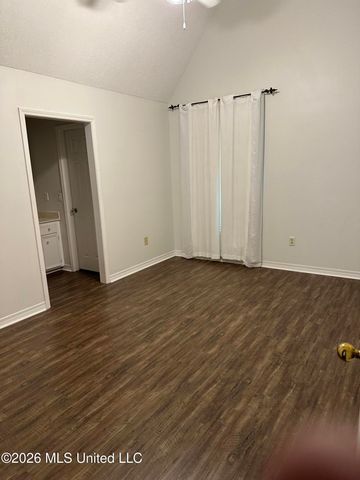 517 E Olympic Drive, Flowood, MS 39232