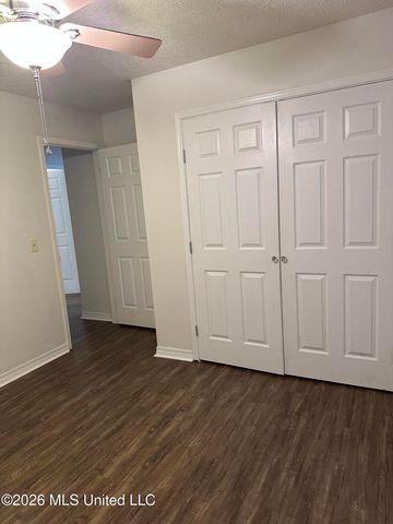 517 E Olympic Drive, Flowood, MS 39232