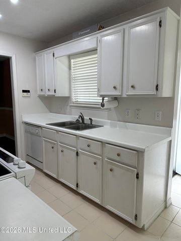 517 E Olympic Drive, Flowood, MS 39232