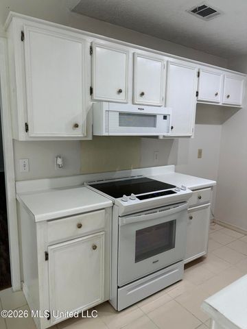 517 E Olympic Drive, Flowood, MS 39232