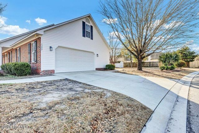 5200 Woods Edge Road, Wilmington, NC 28409