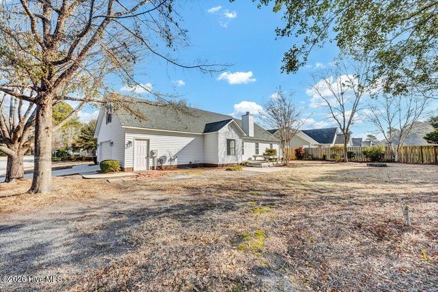 5200 Woods Edge Road, Wilmington, NC 28409