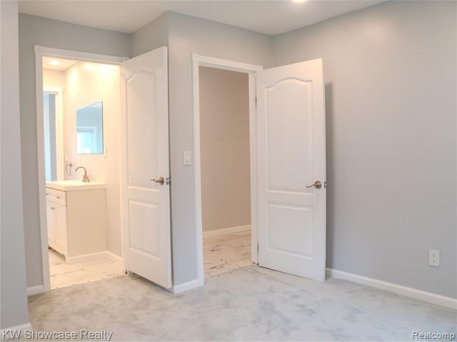 8234 Arlis Street, Commerce Twp, MI 48382